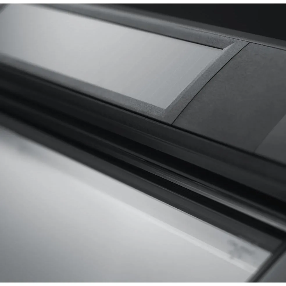 VELUX GGL CK04 307030 Pine INTEGRA® SOLAR Window (55 x 98 cm)