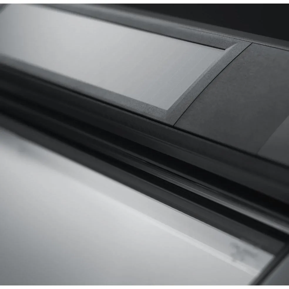 VELUX GGL CK06 206730 Triple Glazed High Energy Efficiency White Painted INTEGRA® SOLAR Window (55 x 118 cm)