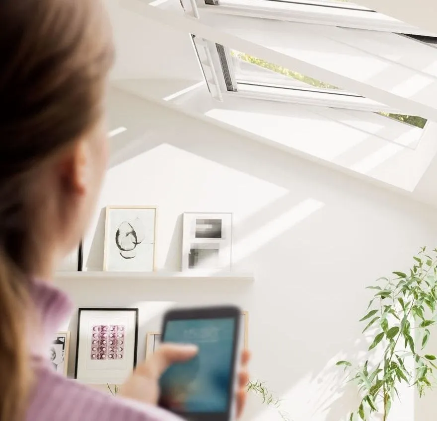 VELUX GGL FK06 206830 Triple Glazed White Painted INTEGRA® SOLAR Window (66 x 118 cm)