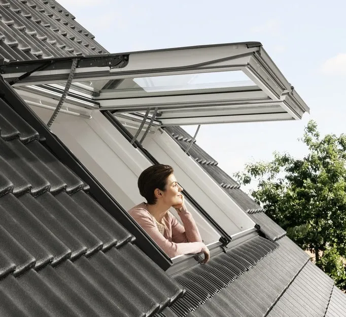 VELUX GPU PK08 007021U Top-Hung INTEGRA® Electric Window (94 x 140 cm)