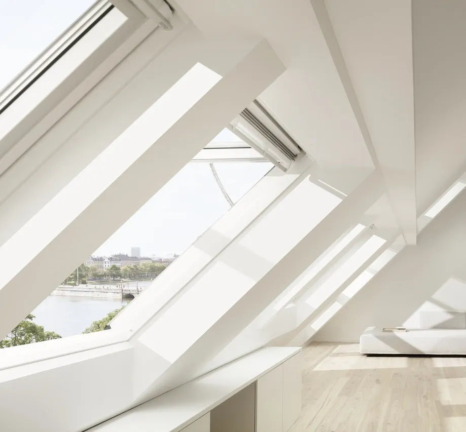 VELUX GPU PK08 007021U Top-Hung INTEGRA® Electric Window (94 x 140 cm)